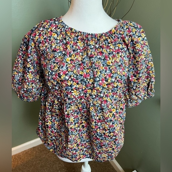 Old Navy Tops - Old Navy baby doll top colorful floral size S.